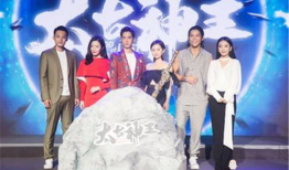 她为了吃瓜进娱乐圈小说,她为吃瓜而入娱乐圈的奇幻之旅